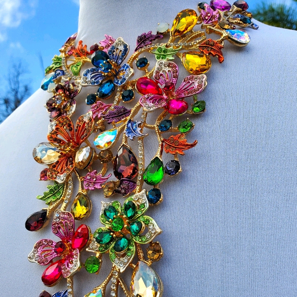 NWT Christian Siriano Crystal Bib Necklace - Picture 11 of 16